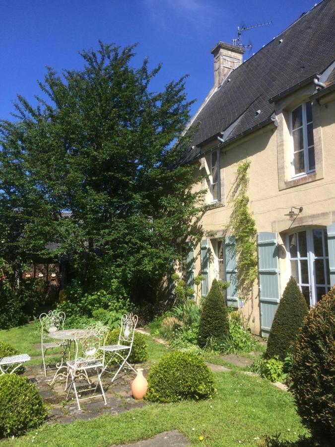 De Ma Fenetre Bed and Breakfast Saint-Martin-des-Entrées Eksteriør billede
