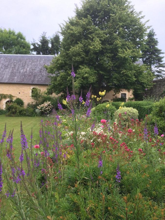 De Ma Fenetre Bed and Breakfast Saint-Martin-des-Entrées Eksteriør billede